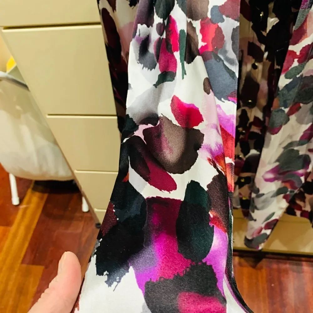 Multi colored satin blouse - Picture 7 of 8